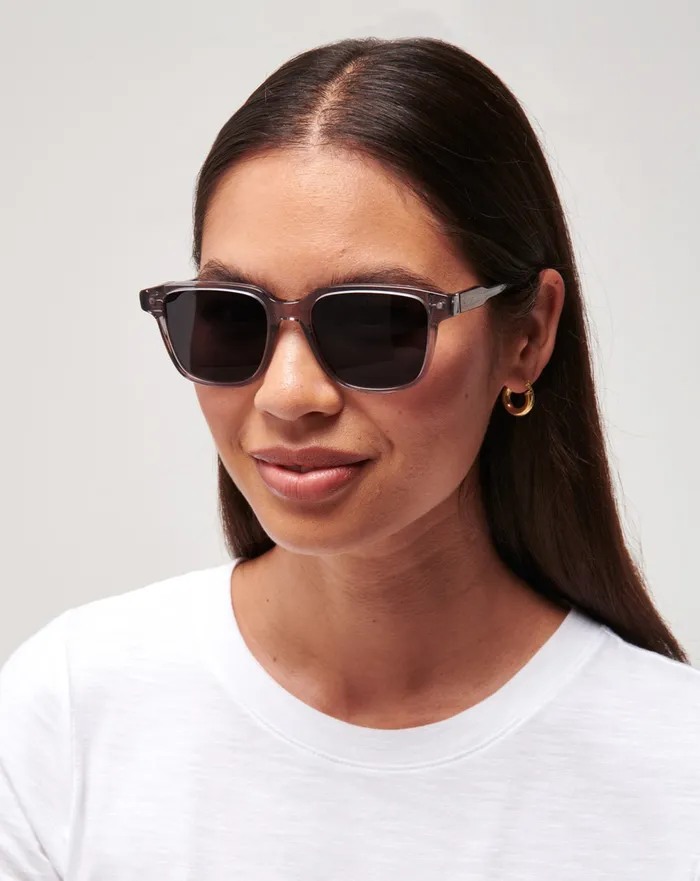 Accessories Sunglasses TravisMathew OFFDAZE SUNGLASSES Translucent Grey Grey Polar Accessories Sunglasses TravisMathew OFFDAZE SUNGLASSES Translucent Grey Grey Polar