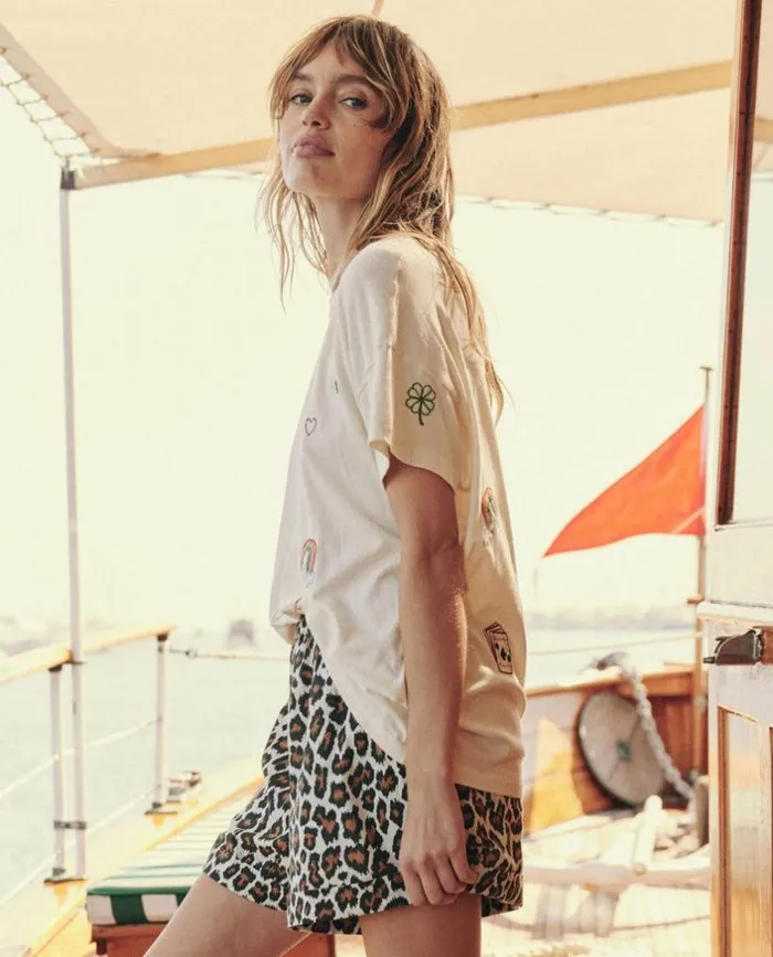 CollectionTees and Sweats The Great The Boxy Crew Washed White With Charm Embroidery