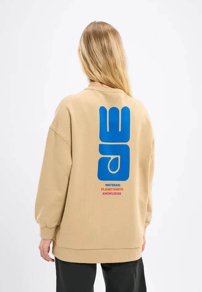 KnowledgeCotton Apparel Sweatshirts WATERAID Big Logo Oversize Sweat Safari 8211 Women KnowledgeCotton Apparel Sweatshirts WATERAID Big Logo Oversize Sweat Safari 8211 Women