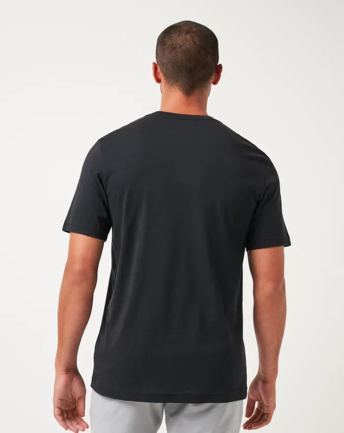 Men Tees TravisMathew BURNLEY SLIDE SHOW TEE Black