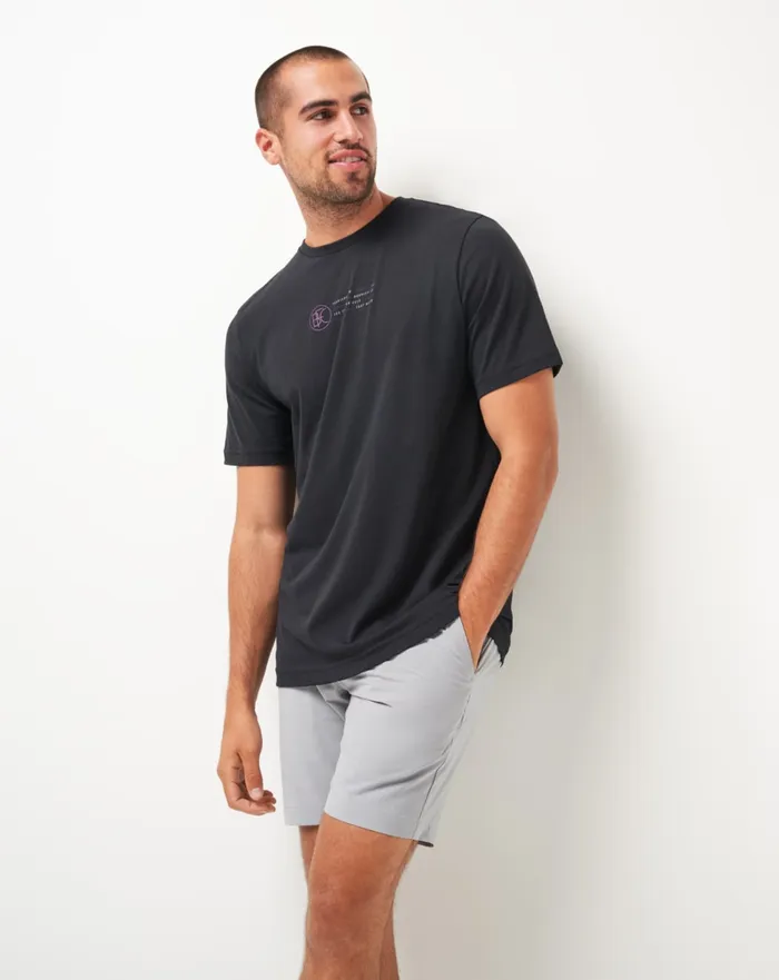 Men Tees TravisMathew BURNLEY SLIDE SHOW TEE Black