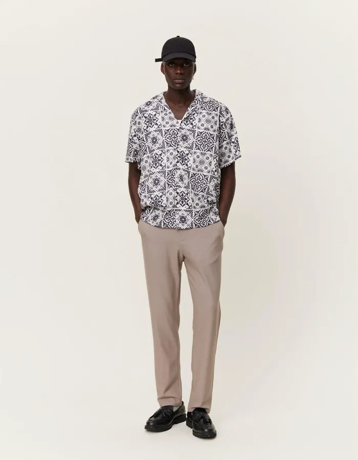 Men Tiles AOP SS Shirt 8211 WhiteBlack Les Deux ShirtsOvershirts