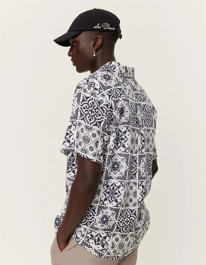 Men Tiles AOP SS Shirt 8211 WhiteBlack Les Deux ShirtsOvershirts