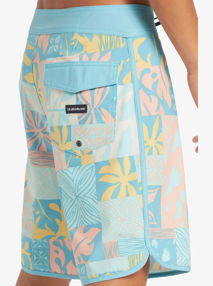Quiksilver Surfsilk Hawaii Scallop 19034 Boardshorts Reef Waters Mens Shorts and Amphibians Quiksilver Surfsilk Hawaii Scallop 19034 Boardshorts Reef Waters Mens Shorts and Amphibians