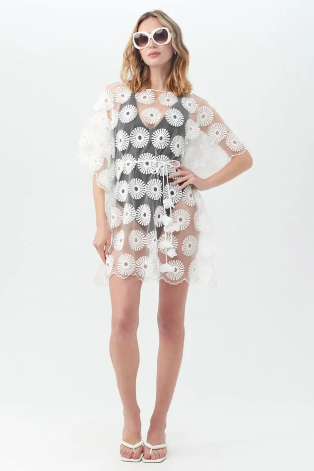 SHOP Trina Turk SWIM COVER UPS WOMEN039S LUAU 3D DAISY ANISSA CAFTAN COVERUP DRESS SHOP Trina Turk SWIM COVER UPS WOMEN039S LUAU 3D DAISY ANISSA CAFTAN COVERUP DRESS