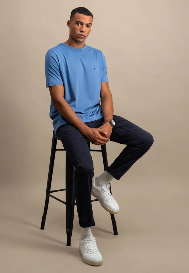 Tshirts Men FYNCHHATTON Basic Tshirt With A Round Neckline Whitepacificmidnightasphaltnavyblack