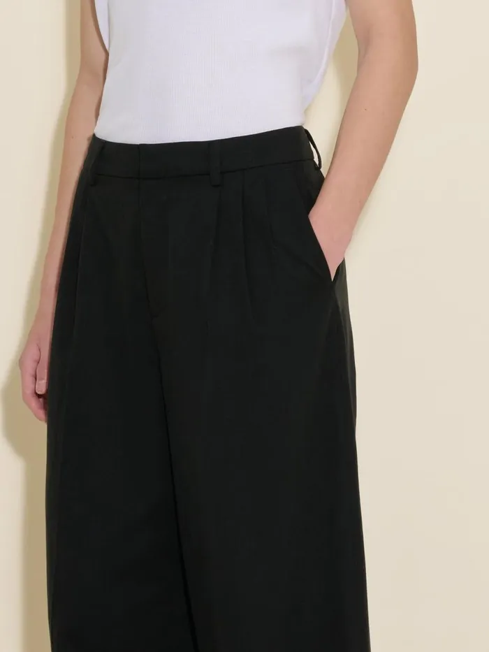 Trousers and Shorts Men Holzweiler Lan Pleat Trousers Black