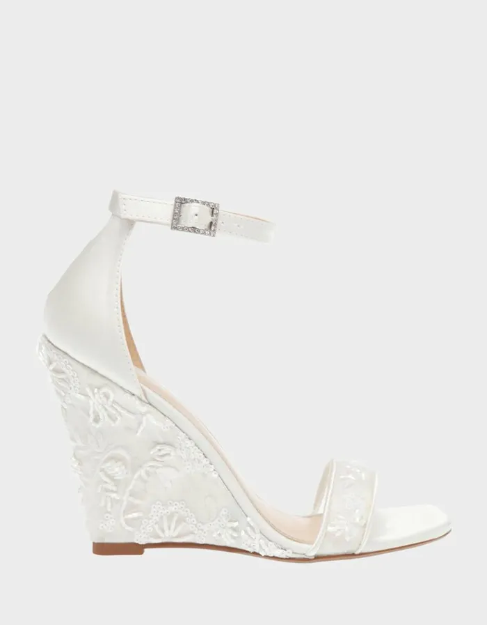 Women IVAN IVORY Ivory Betsey Johnson