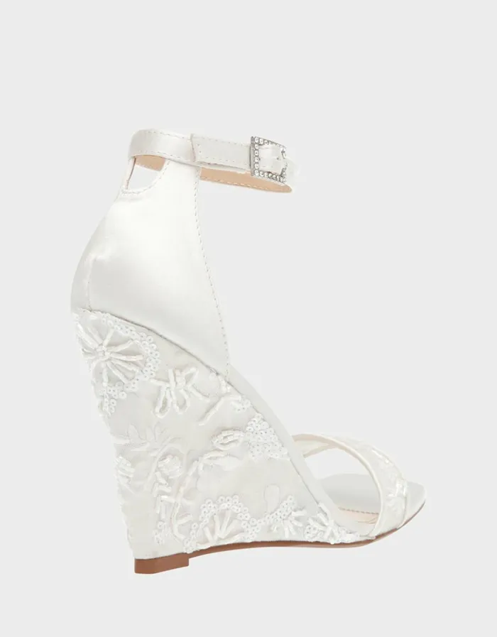 Women IVAN IVORY Ivory Betsey Johnson Women IVAN IVORY Ivory Betsey Johnson