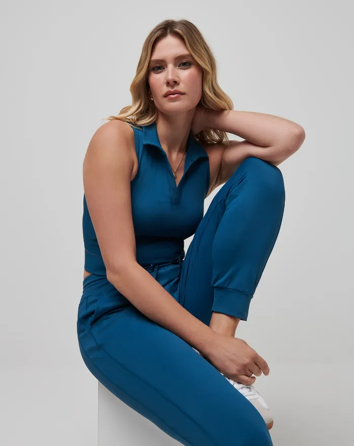 Women Polos TravisMathew MOVEKNIT SLEEVELESS VNECK POLO Midnight
